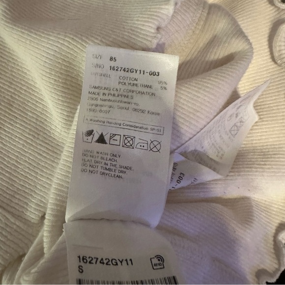 8 seconds | women's small white Button-Up Short Sleeve Top with ruffles - Picture 7 of 8